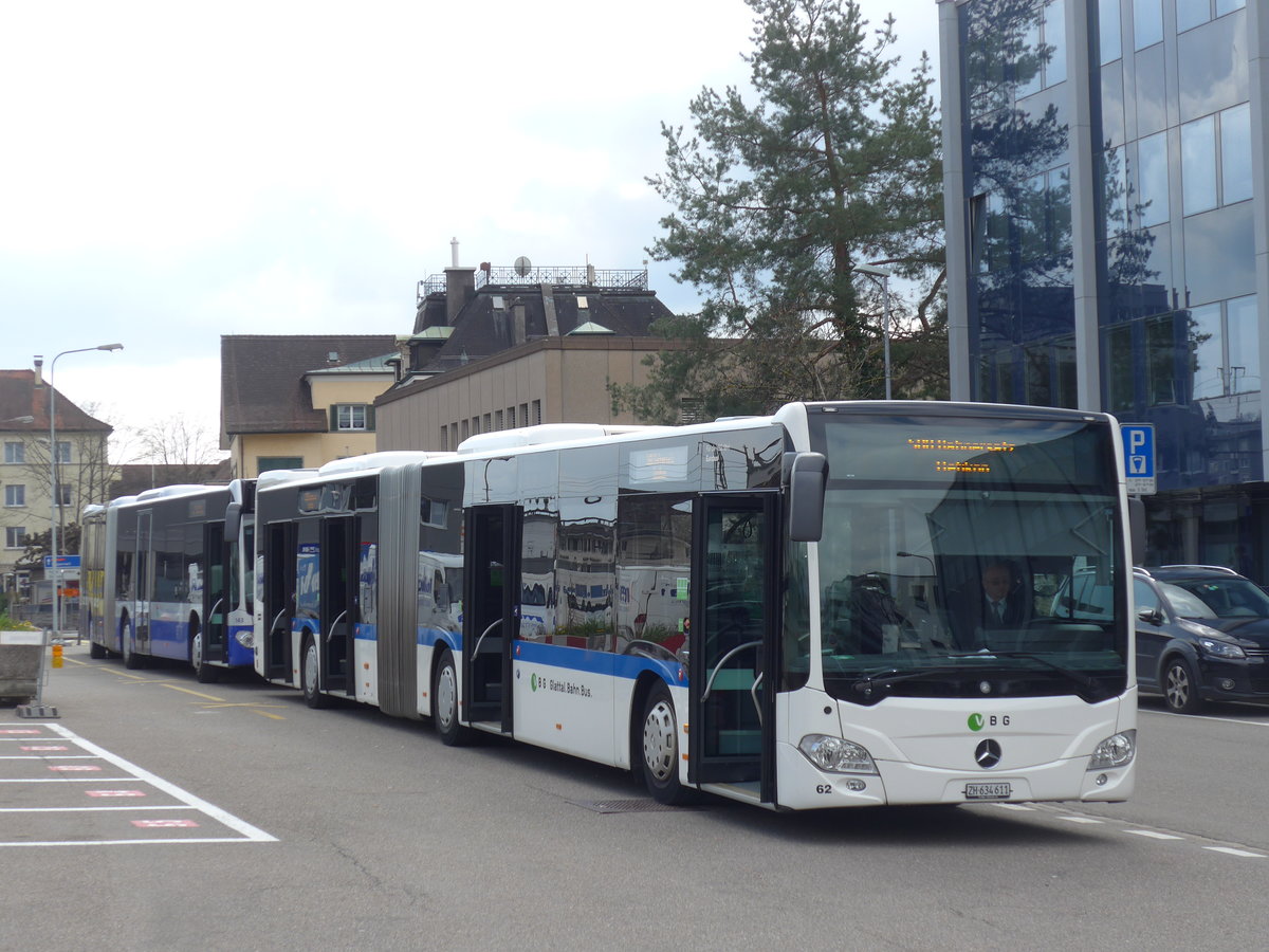 (203'518) - Welti-Furrer, Bassersdorf - Nr. 62/ZH 634'611 - Mercedes am 7. April 2019 beim Bahnhof Ksnacht