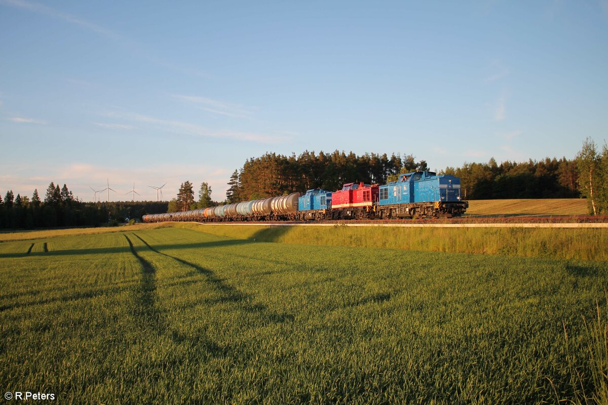 204 016-0 + 204 354 + 204 010 ziehen ein Hauerkesselzug bei Marktleuthen in Richtung Süden. 02.06.22