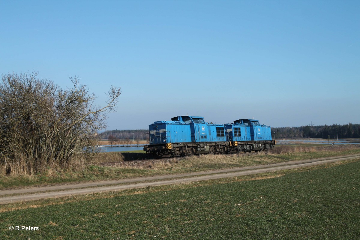 204 022-2 + 204 010-6 als LZ statt leer Autozug Regensburg - Mosel bei Oberteich. 17.03.16