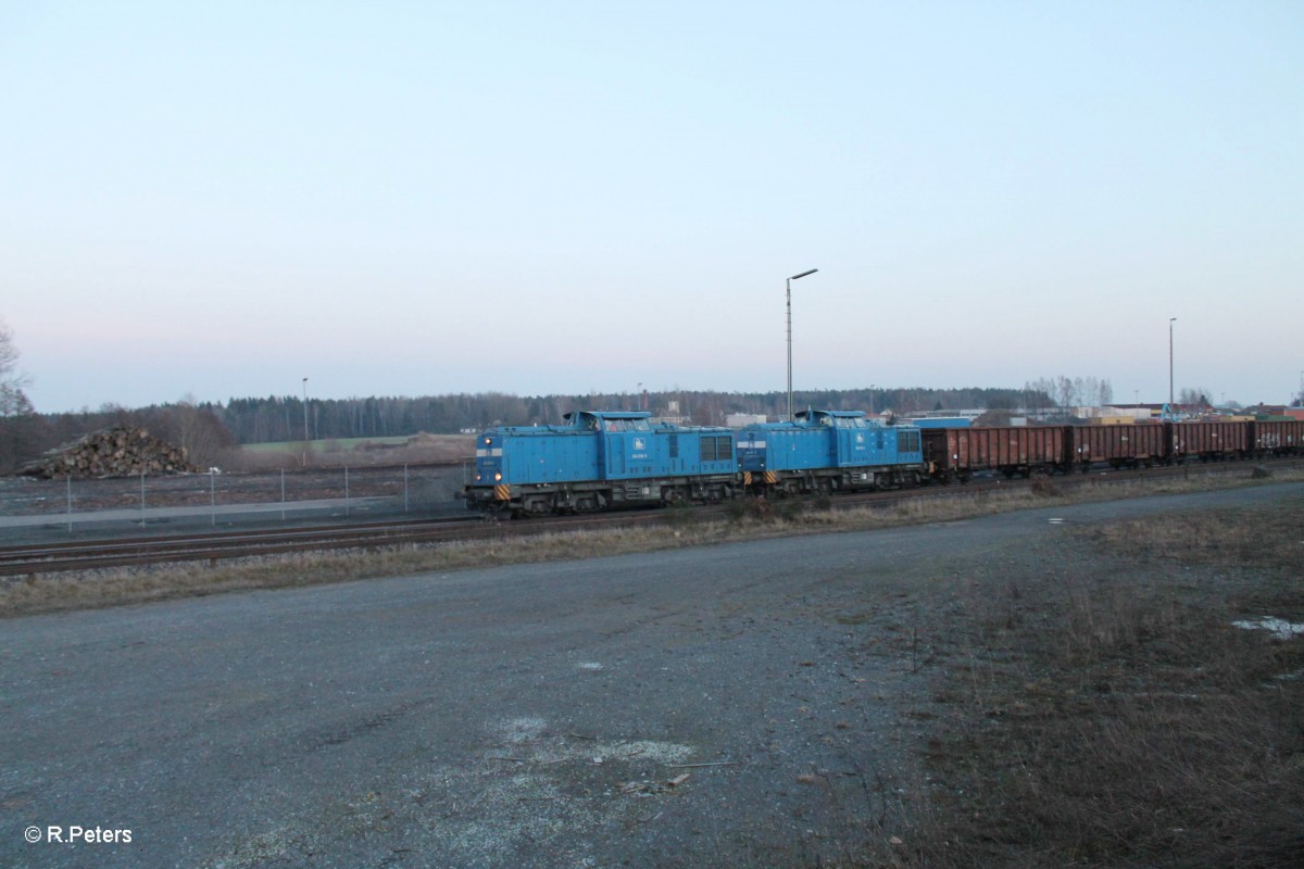 204 036-6 und 204 011-5 mit leer Holzzug Wiesau - Cheb bei der Abfahrt. 27.02.16