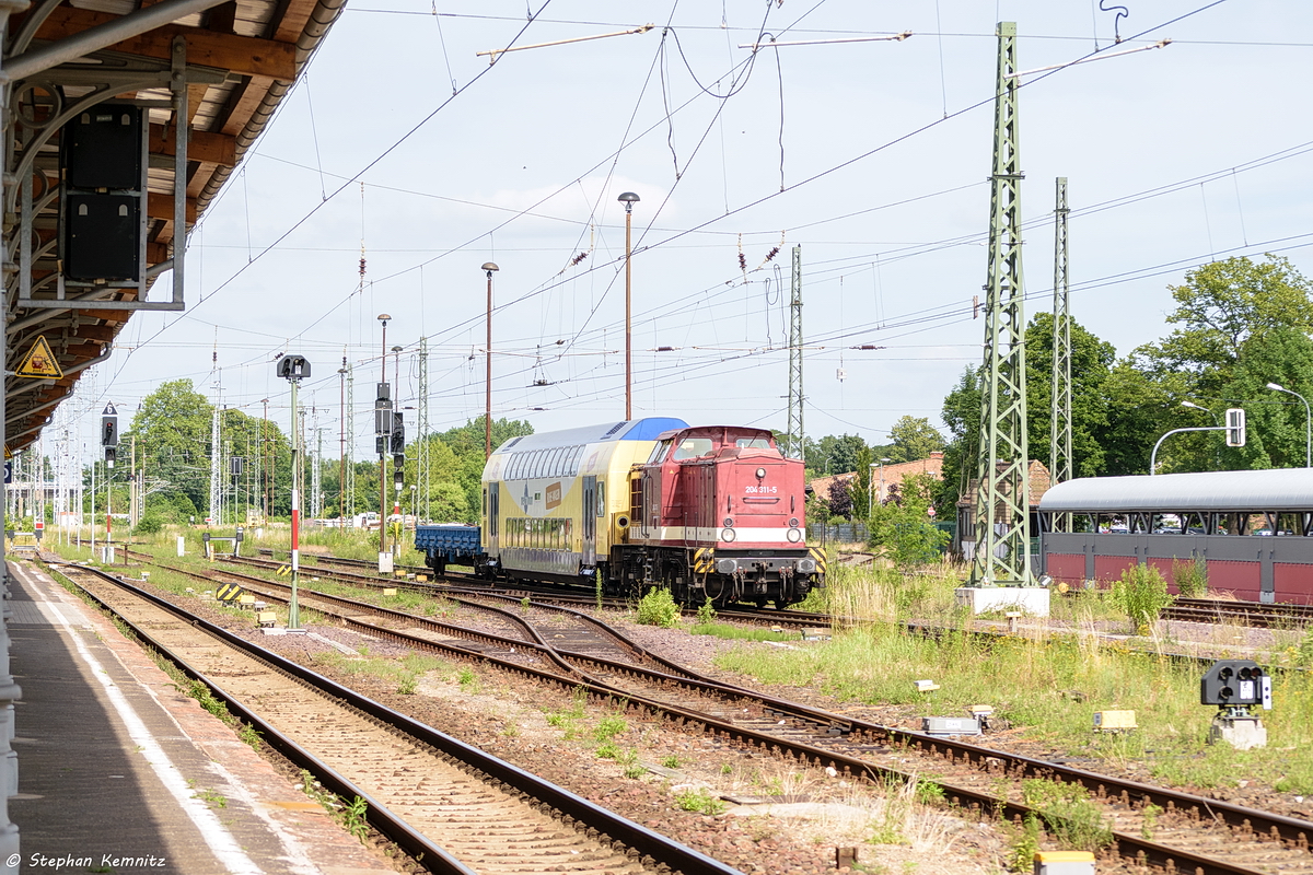 204 311-5 PRESS (202 311-7) mit einem Metronom Dostos des Typs DABpza und einem Güterwagen des Typs Res von der PRESS in Stendal und fuhr weiter in Richtung Salzwedel. 27.06.2017