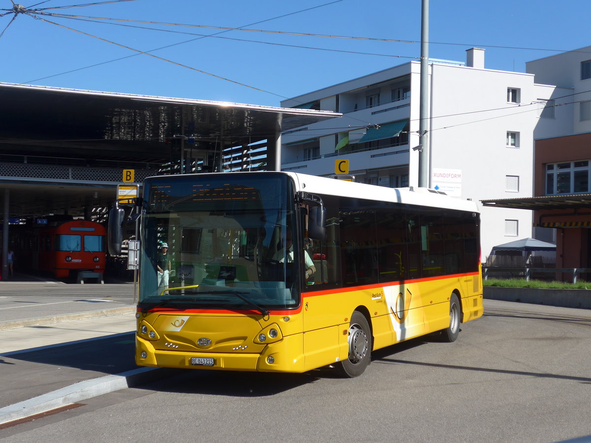 (205'689) - PostAuto Bern - Nr. 215/BE 843'215 - Heuliez am 2. Juni 2019 beim Bahnhof Worb Dorf