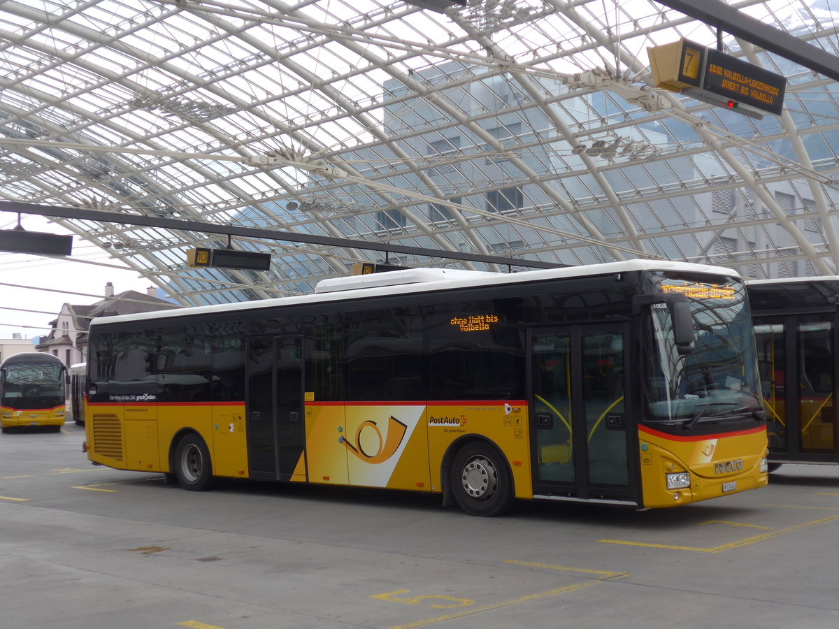 (206'207) - PostAuto Graubnden - GR 170'431 - Iveco am 9. Juni 2019 in Chur, Postautostation