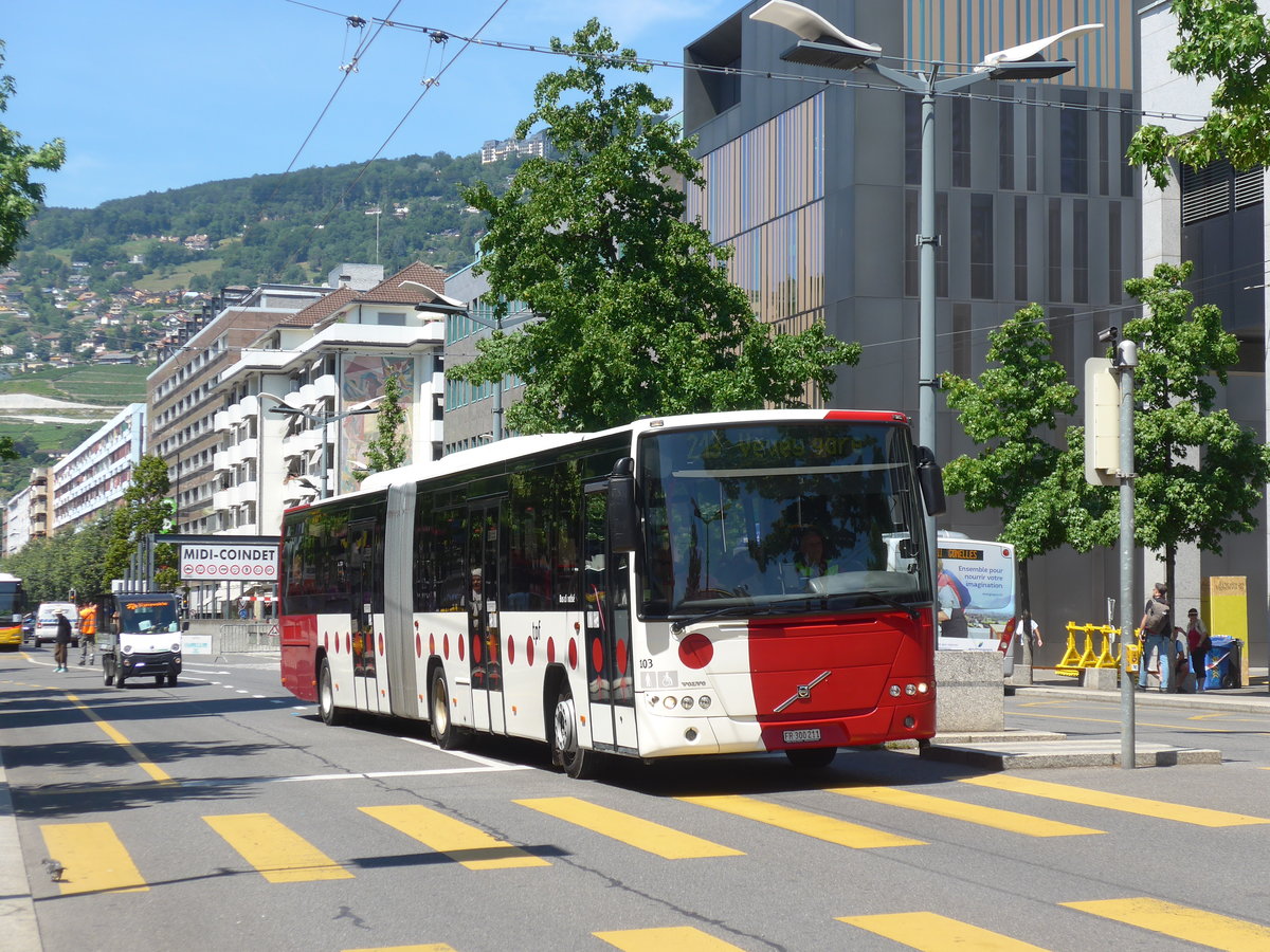 (208'440) - TPF Fribourg - Nr. 103/FR 300'211 - Volvo am 4. August 2019 beim Bahnhof Vevey