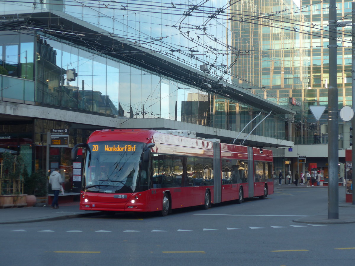 (210'067) - Bernmobil, Bern - Nr. 48 - Hess/Hess Doppelgelenktrolleybus am 12. Oktober 2019 beim Bahnhof Bern