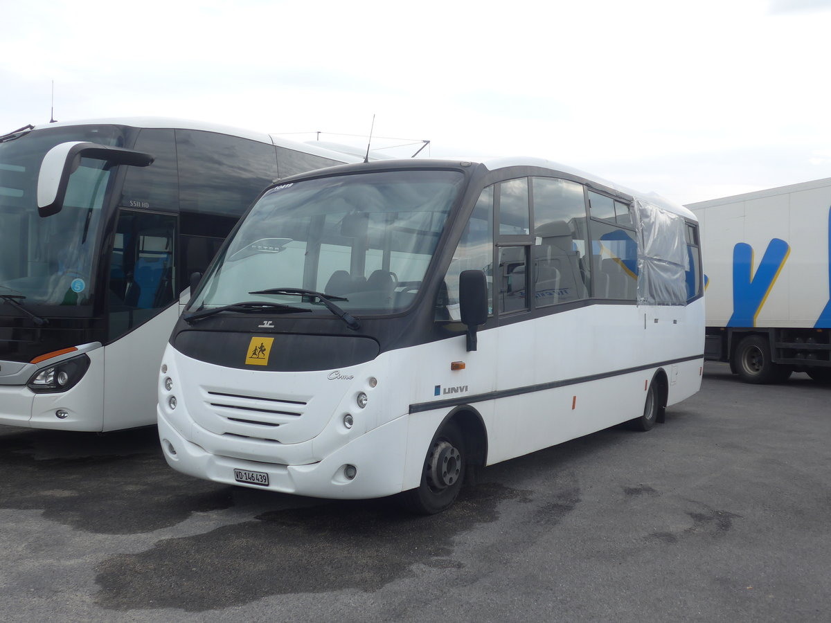 (210'263) - CarPostal Ouest - VD 146'439 - Iveco/UNVI am 12. Oktober 2019 in Kerzers, Interbus