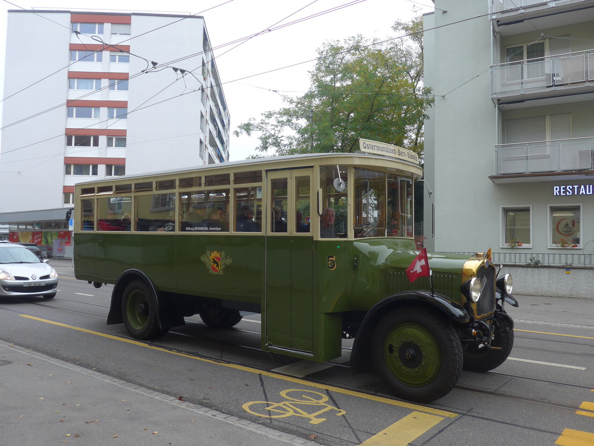 (210'450) - SVB Bern (Bernmobil historique) - Nr. 5/BE 29'005 - Saurer am 20. Oktober 2019 in Bern, Weissenbhl