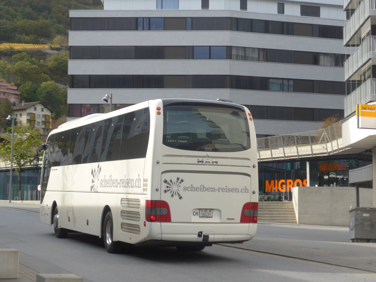 (210'675) - Scheiben, Emmenmatt - BE 15'437 - MAN am 27. Oktober 2019 beim Bahnhof Visp