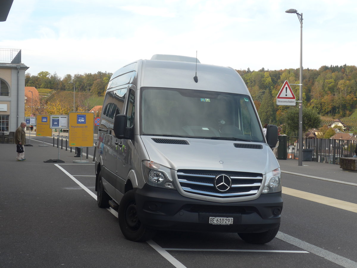 (210'683) - Ott, Steffisburg - BE 610'293 - Mercedes am 27. Oktober 2019 beim Bahnhof Spiez