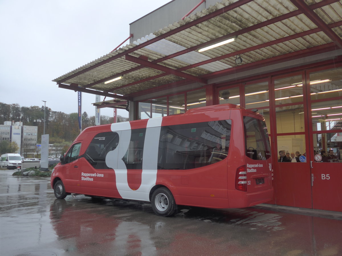 (210'789) - VZO Grningen - Nr. 252 - Mercedes am 8. November 2019 in Kloten, EvoBus