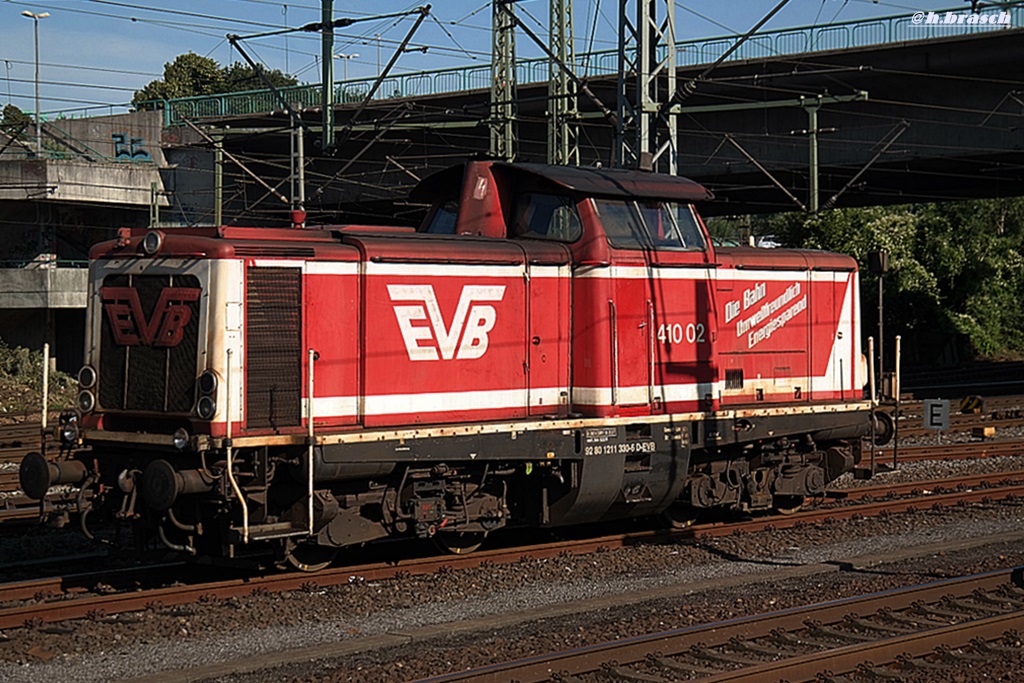 211 330-6 ruhte sich beim bf hh-harburg aus,17.07.14