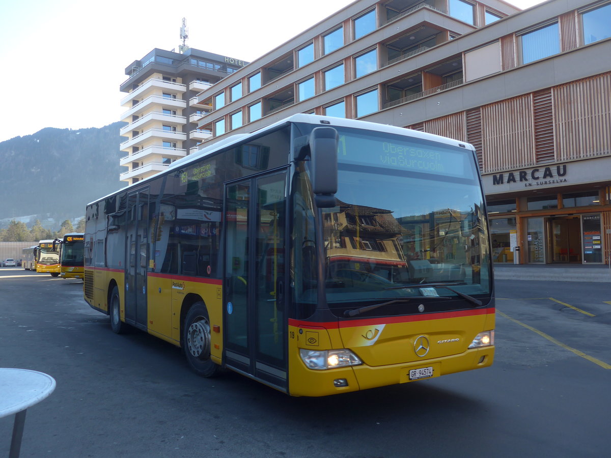 (212'591) - Fontana, Ilanz - Nr. 19/GR 94'574 - Mercedes am 7. Dezember 2019 beim Bahnhof Ilanz