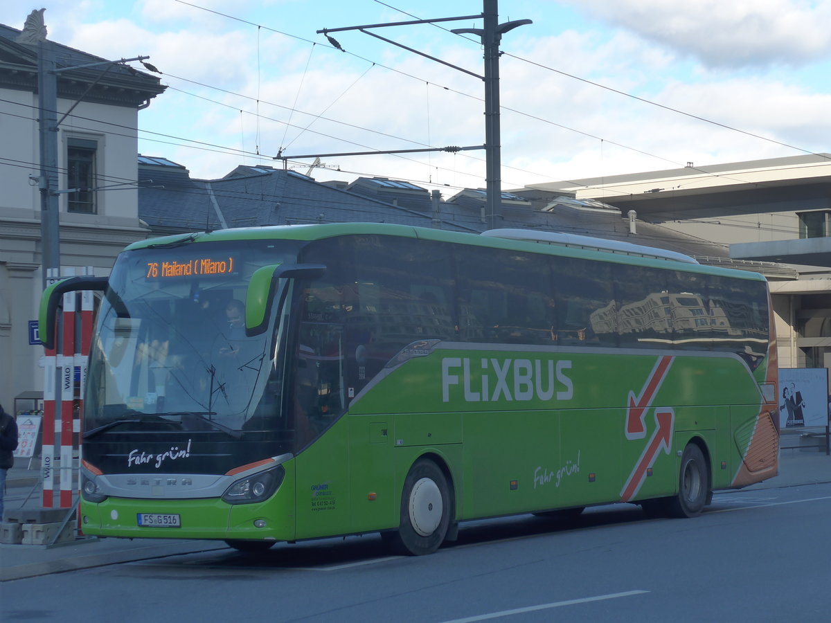 (212'634) - Aus Deutschland: Grner, Rudelzhausen - FS-G 516 - Setra am 7. Dezember 2019 beim Bahnhof Chur