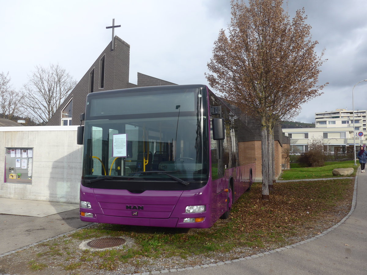 (212'830) - Kirchgemeinde, Steffisburg - MAN (ex STI Thun Nr. 123) am 9. Dezember 2019 in Steffisburg, Kirche Glockental