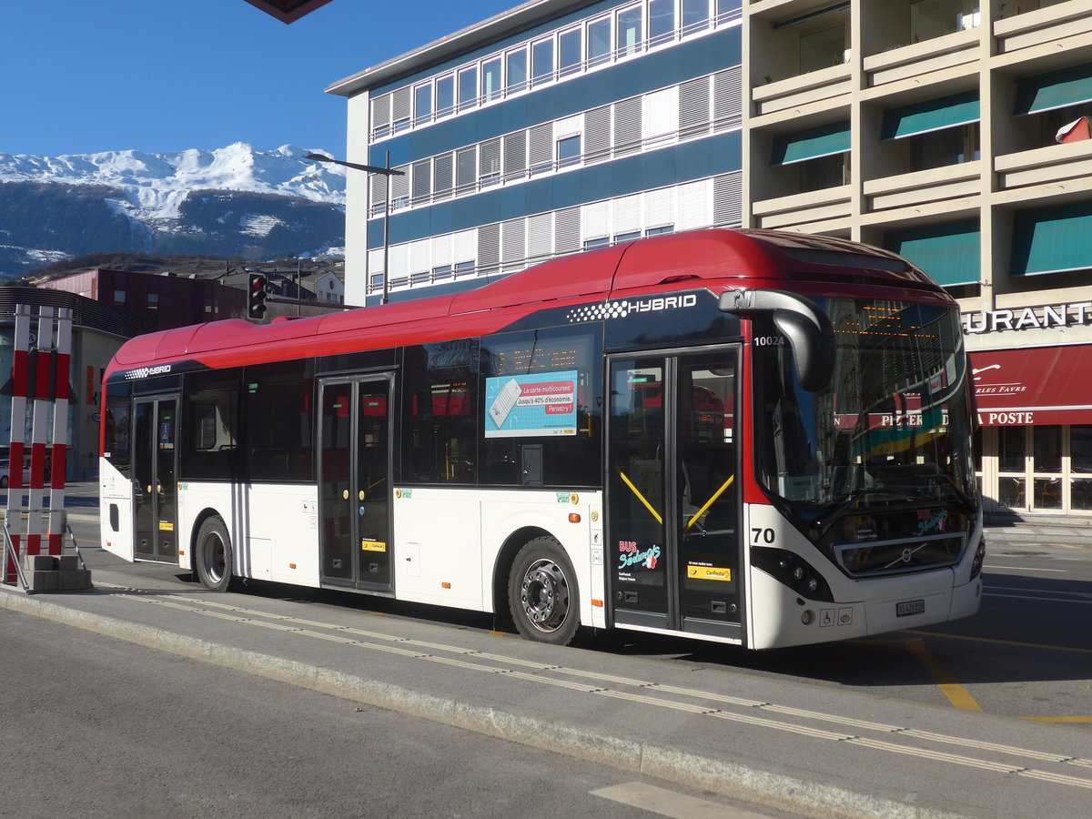 (214'801) - PostAuto Wallis - Nr. 70/VS 428'858 - Volvo am 22. Februar 2020 beim Bahnhof Sion