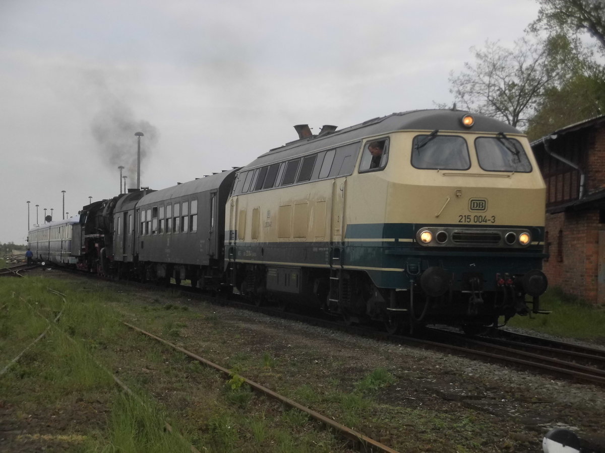 215 004 (225 004), 44 1486 und SVT 137 234 beim Reindrcken ins Bw Stafurt am 7.5.17