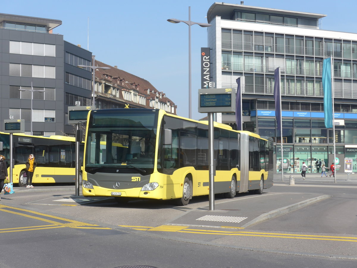 (215'631) - STI Thun - Nr. 704/BE 434'704 - Mercedes am 28. Mrz 2020 beim Bahnhof Thun