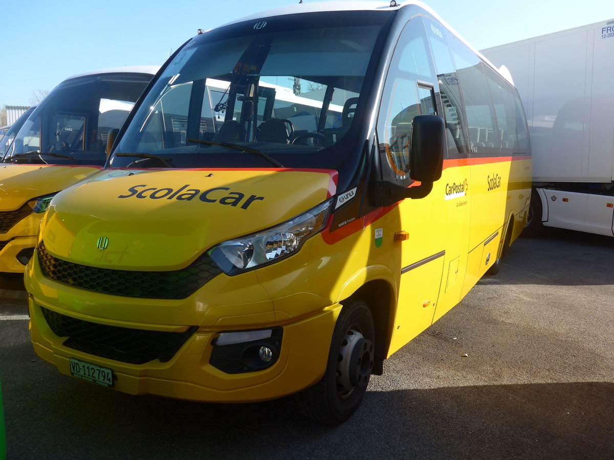 (215'872) - CarPostal Ouest - VD 112'794 - Iveco/UNVI am 4. April 2020 in Kerzers, Interbus