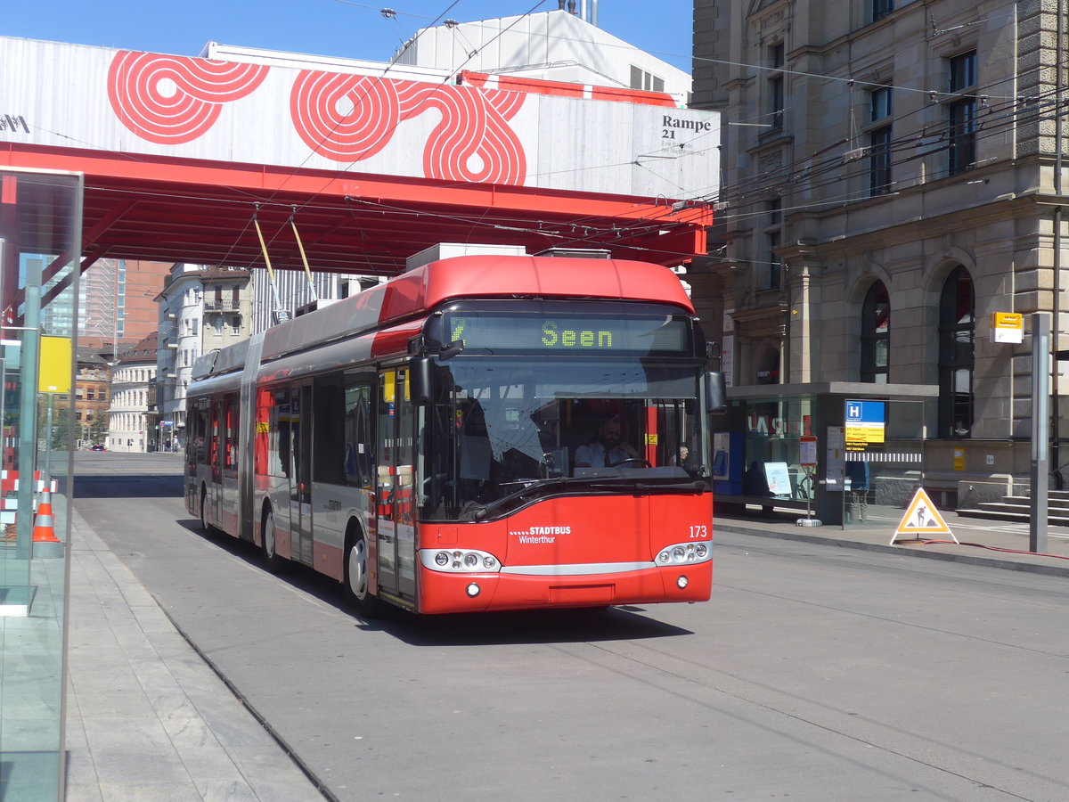 (215'914) - SW Winterthur - Nr. 173 - Solaris Gelenktrolleybus am 6. April 2020 beim Hauptbahnhof Winterthur