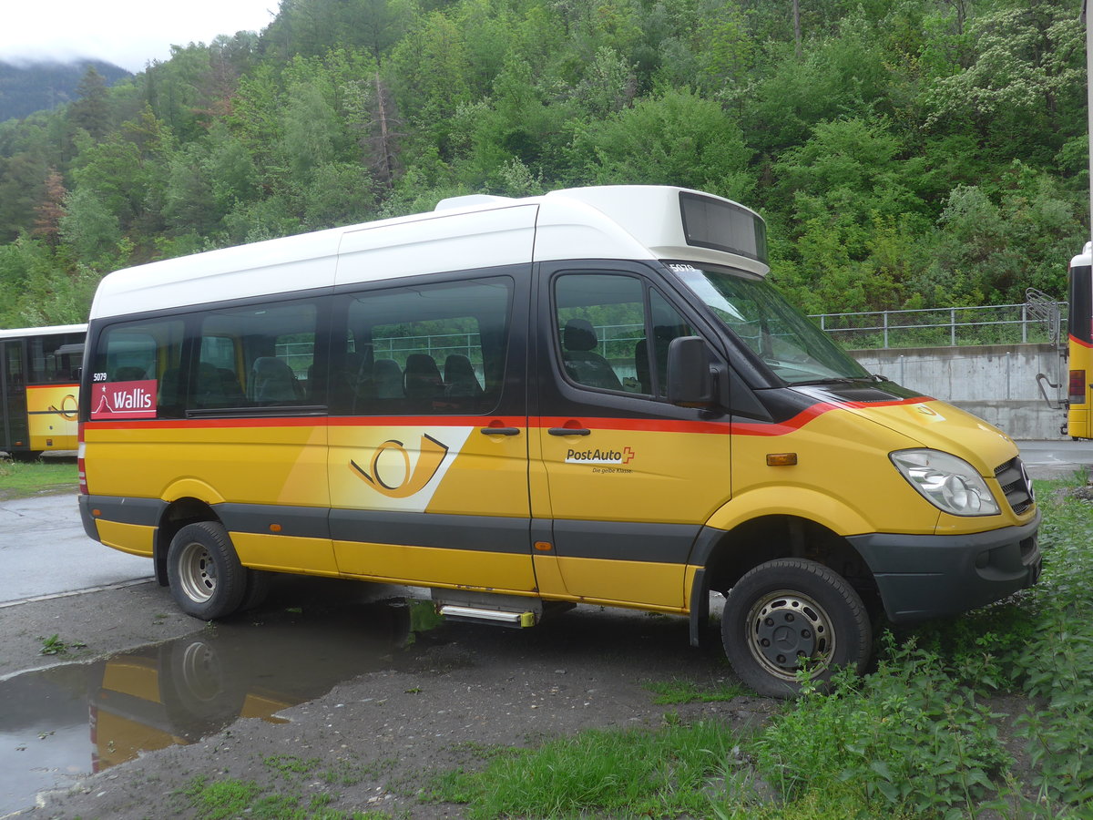 (216'648) - PostAuto Wallis - (VS 241'981) - Mercedes am 2. Mai 2020 bei Brig