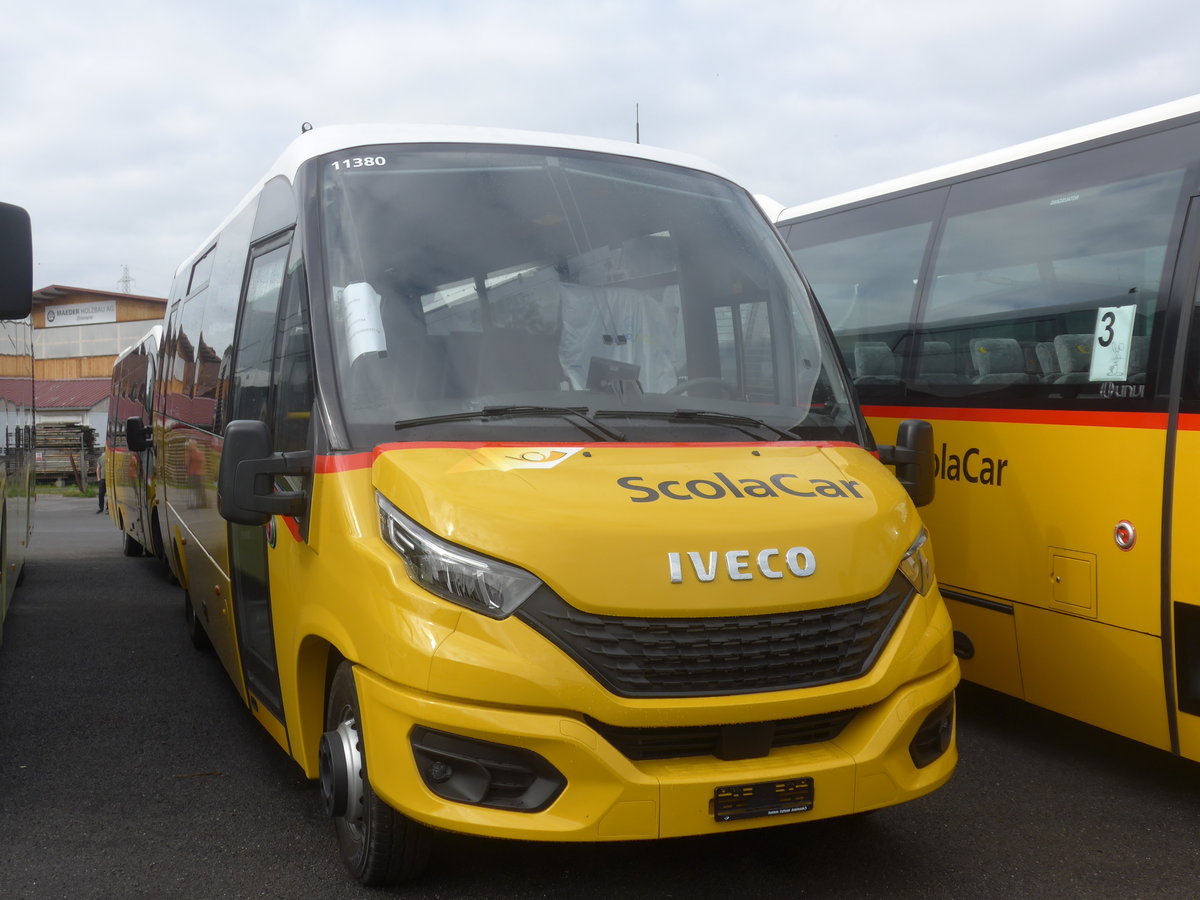 (216'743) - CarPostal Ouest - PID 11'380 - Iveco/Rosero am 3. Mai 2020 in Kerzers, Interbus