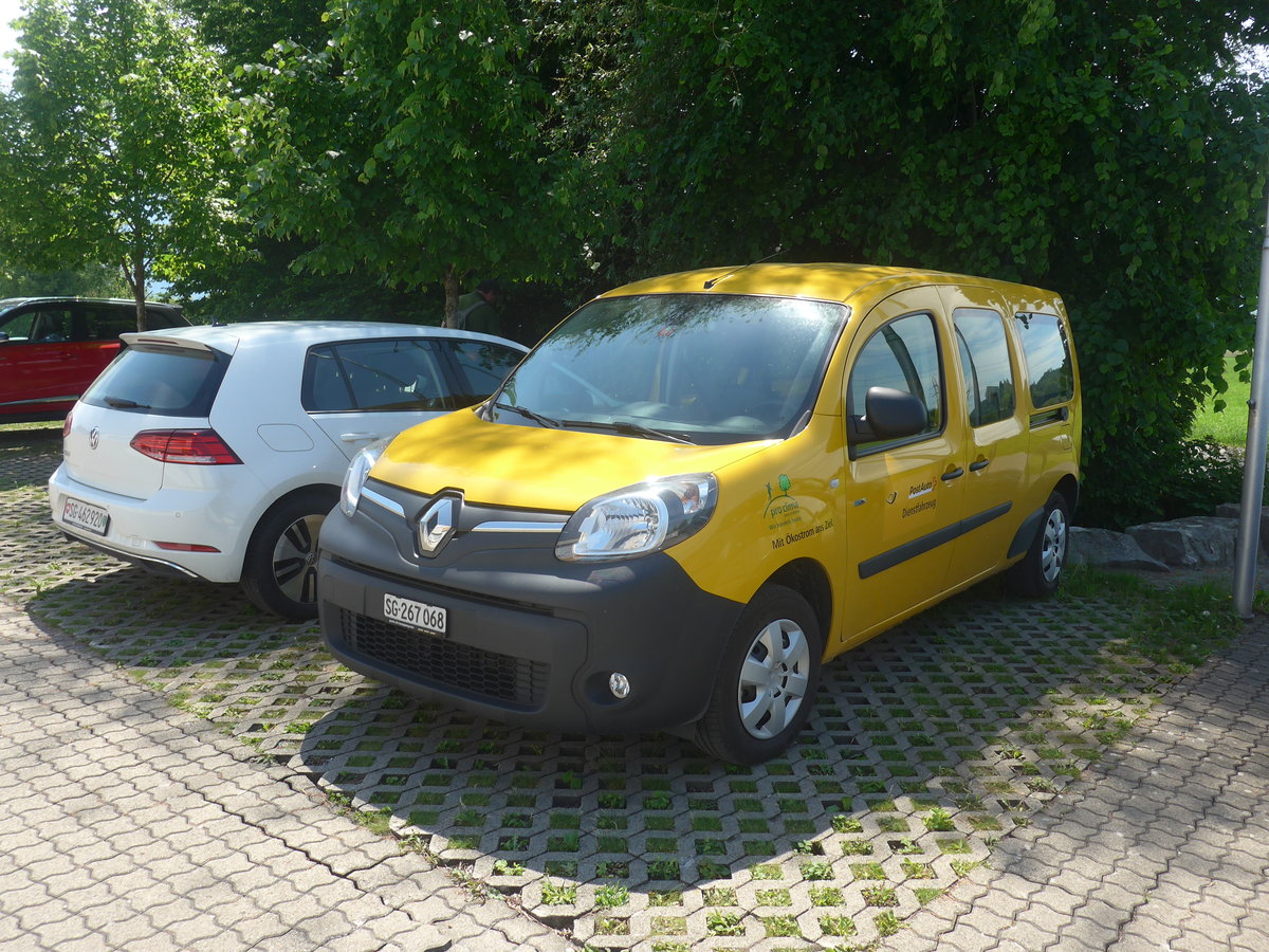 (216'840) - PostAuto Ostschweiz - SG 267'068 - Renault am 9. Mai 2020 in Uznach, Garage