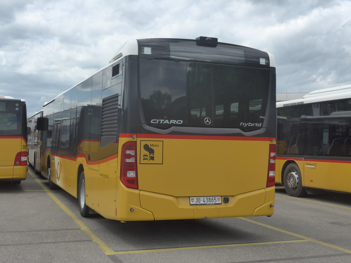 (216'963) - CarPostal Ouest - JU 43'865 - Mercedes am 10. Mai 2020 in Develier, Parkplatz