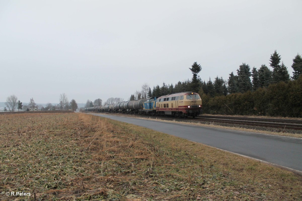 217 002 und V1253 ziehen bei Rothenstadt einen Kesselzug aus Cheb nach Ingolstadt. 12.02.17