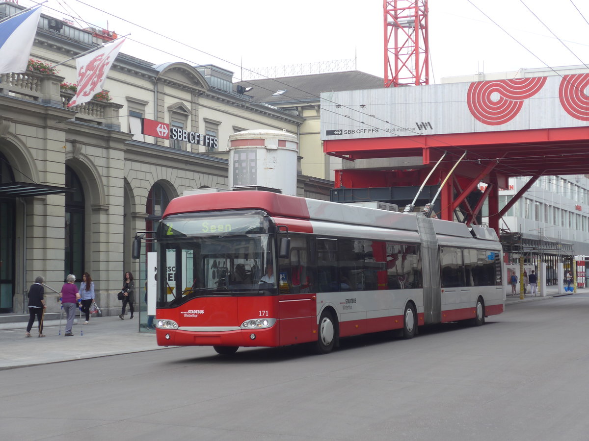 (217'425) - SW Winterthur - Nr. 171 - Solaris Gelenktrolleybus am 30. Mai 2020 beim Hauptbahnhof Winterthur