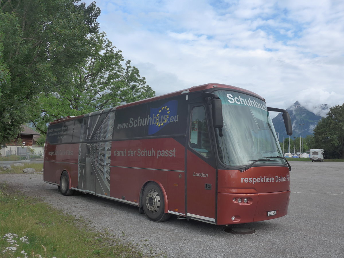 (217'780) - Schuhbus, Aesch - LU 233'451 - Bova am 10. Juni 2020 in Thun, Lachenwiese