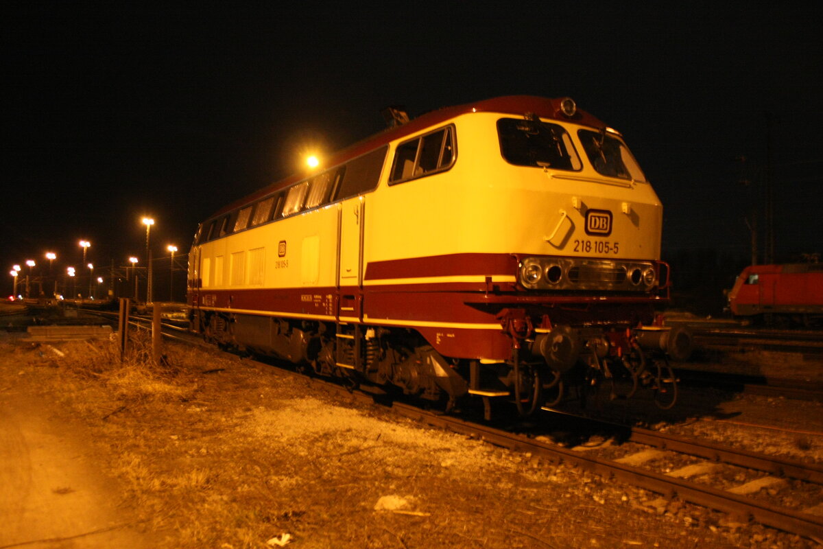 218 105 der NeSA abgestellt im Bahnhof Plattling am 24.3.21