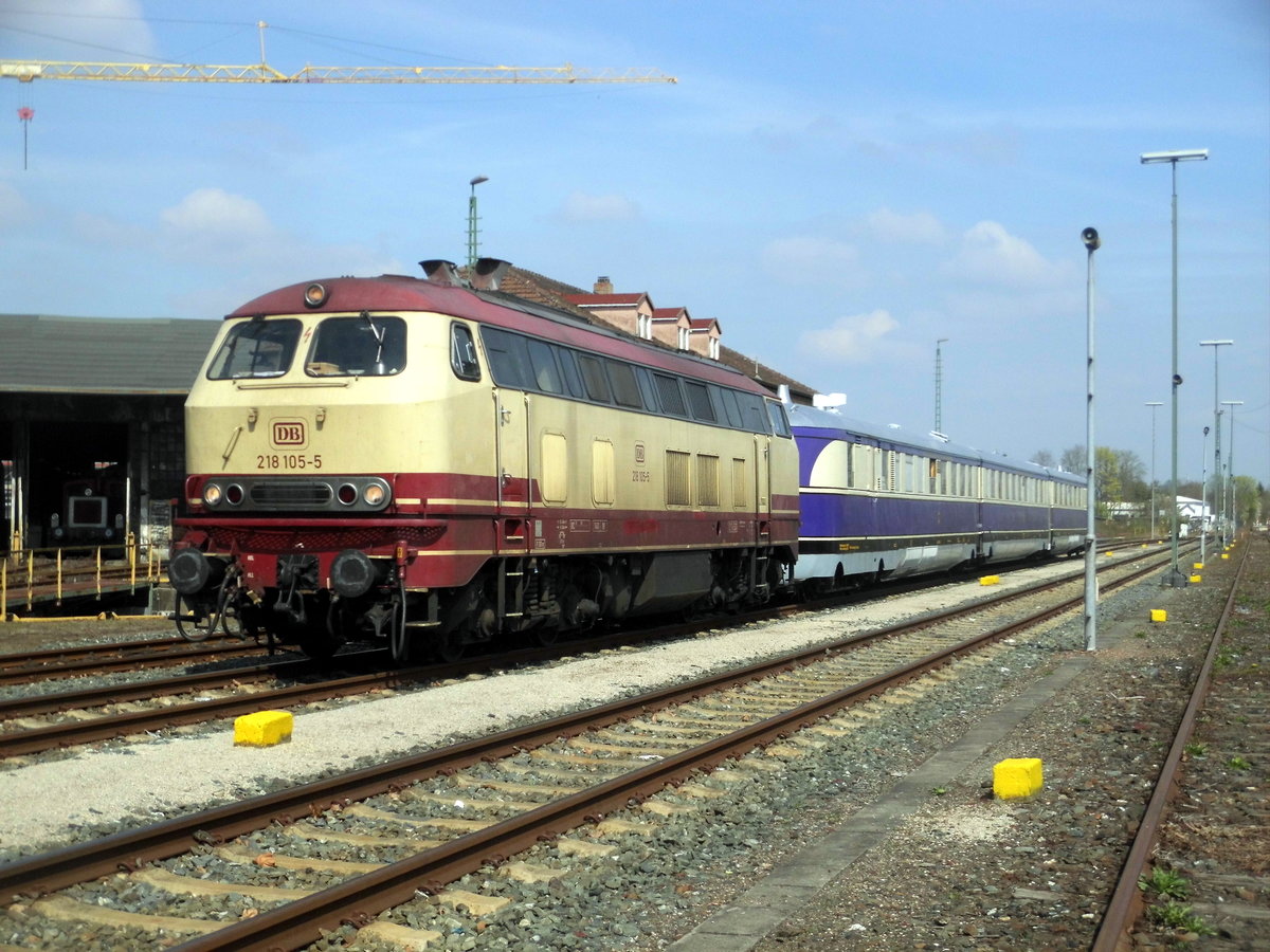 218 105 und SVT 137 234 in Lichtenfels am 8.4.17