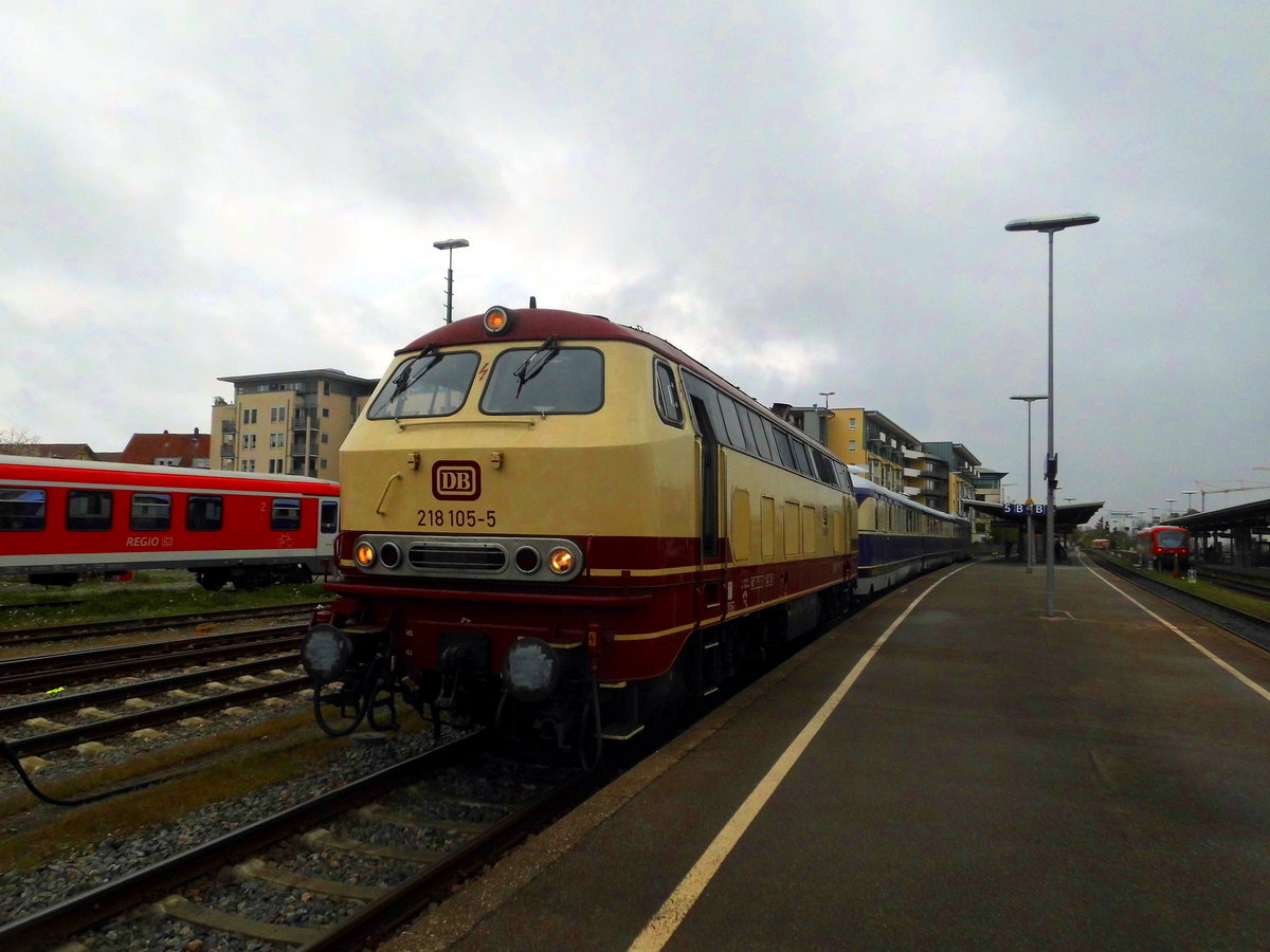 218 105 und SVT 137 234 im Bahnhof Friedrichshafen Stadt am 19.4.17