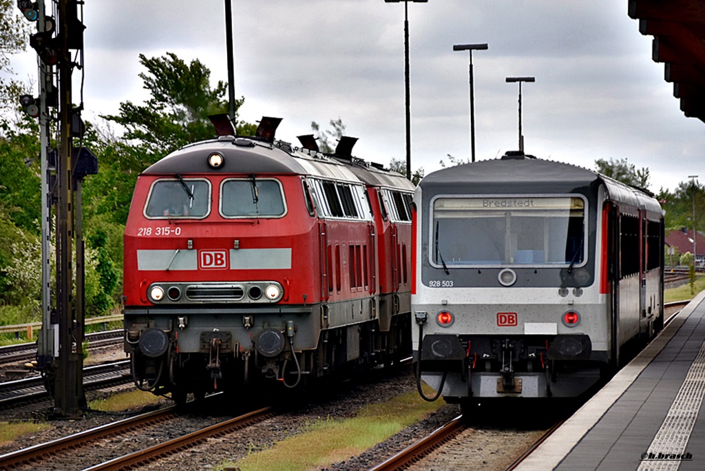 218 315-0 mit 218 314-3,daneben 928 503,im bf niebll,01.05.16