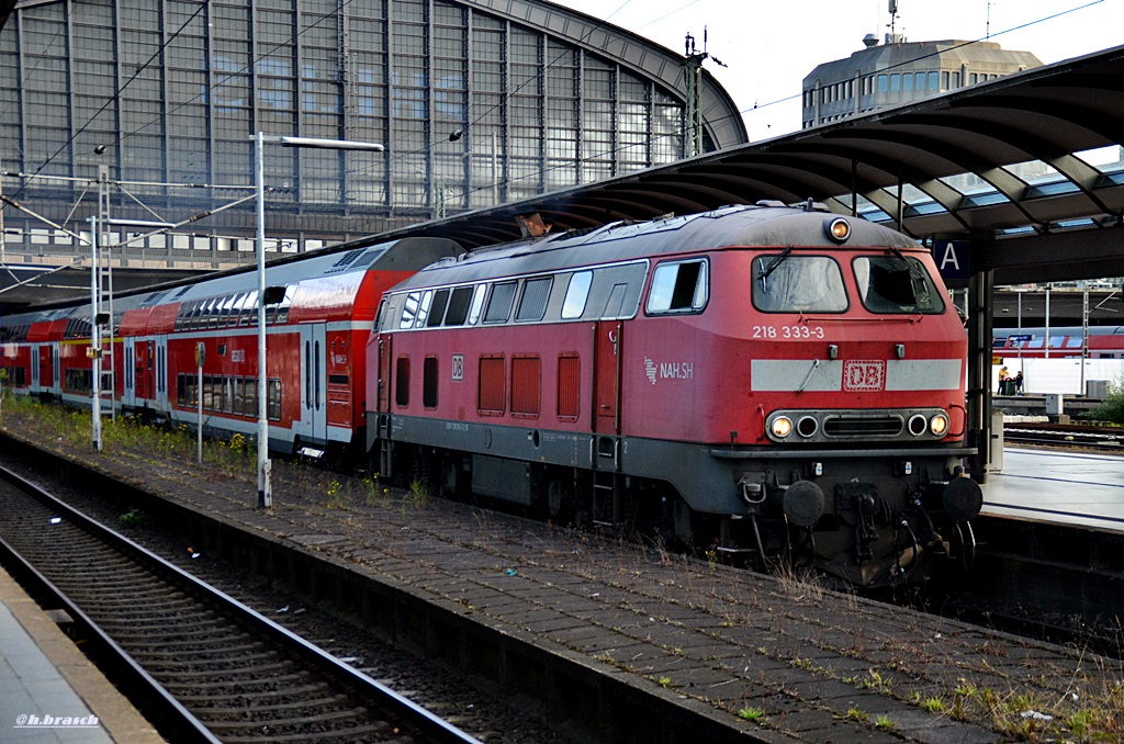 218 333-3,bei der abfahrt mit einen dosto von hbf hamburg,nach puttgarden,07.08.16