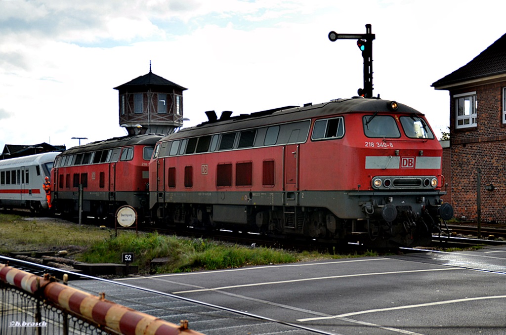 218 340 und 397 bei der abfahrt mit einen IC,vom bf niebüll,24.05.15