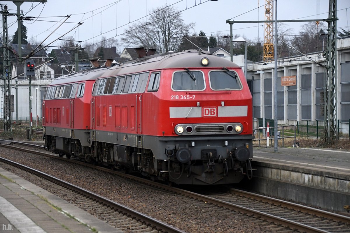 218 345-7 und 218 835-7 fuhren zum ankuppeln am IC nach westerland,itzehoe 22.02.20