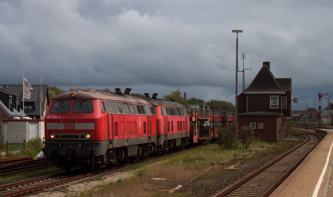 218 362 und 386 beim Rausdrücken des Syltshuttle am 07.09.14 in Westerland (Sylt)