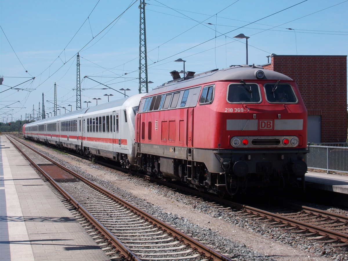 218 369-7 hing,am 07.Juni 2016,am Schluß von IC 2377 Binz-Frankfurt/Main Hbf.Aufnahme in Bergen/Rügen.