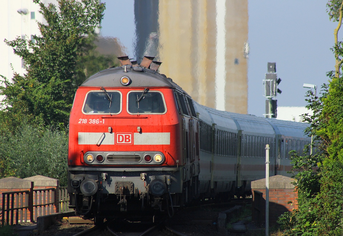 218 386-1 mit IC in Husum 10.09.2016