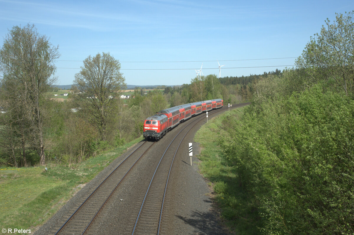 218 403-3 mit dem RE2 RE4861 Hof - München bei Röslau. 01.05.24