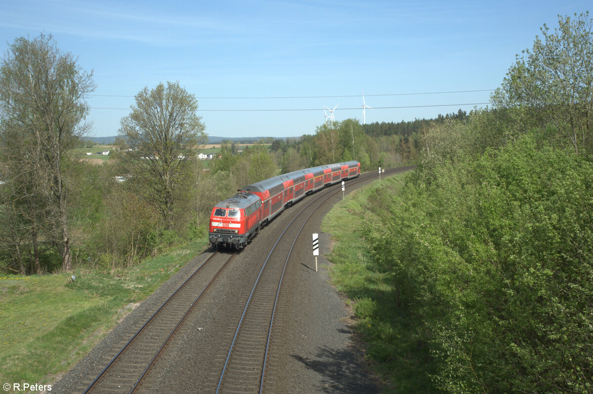 218 403-3 mit dem RE2 RE4861 Hof - München bei Röslau. 01.05.24