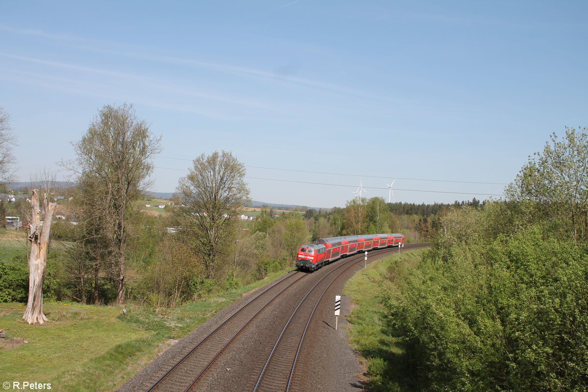 218 403-3 mit dem RE2 RE4861 Hof - München bei Röslau. 01.05.24