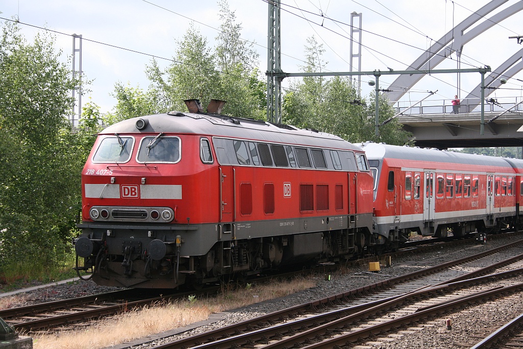 218 407-5 wird zusammen mit einem n-Wagenpark in den Kieler Hbf geschoben. 23.06.12