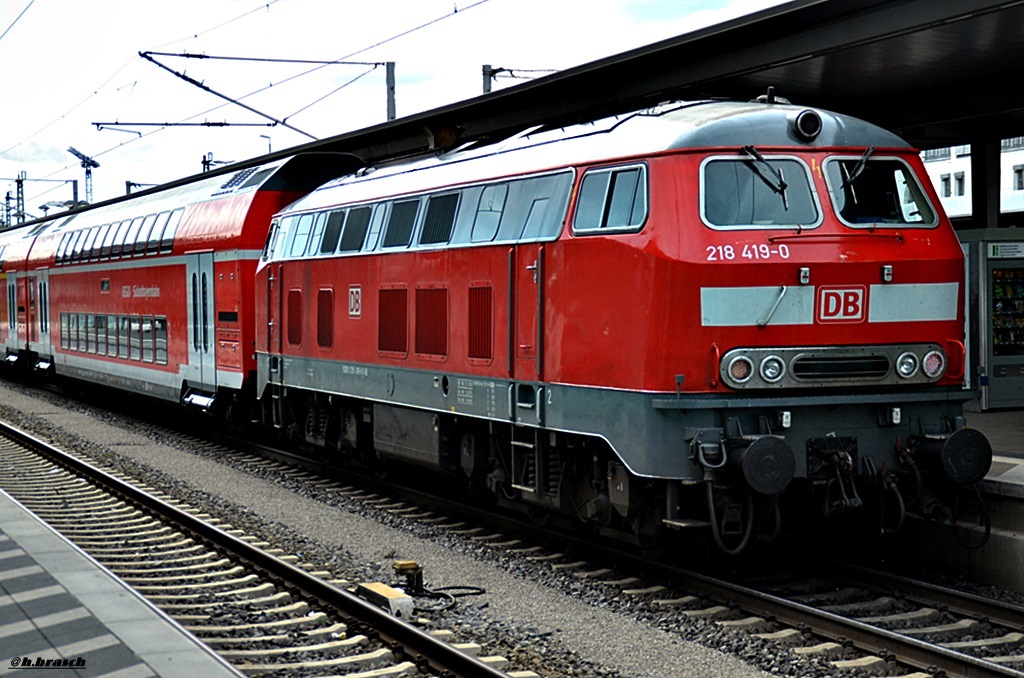 218 419-0 stand mit einen regionalzug im bf münchen ost,15.09.15