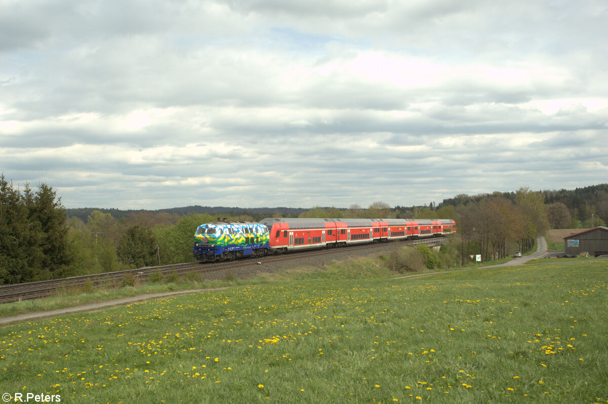 218 443  Donna  mit dem RE4858 München - Hof bei Pechbrunn. 26.04.24