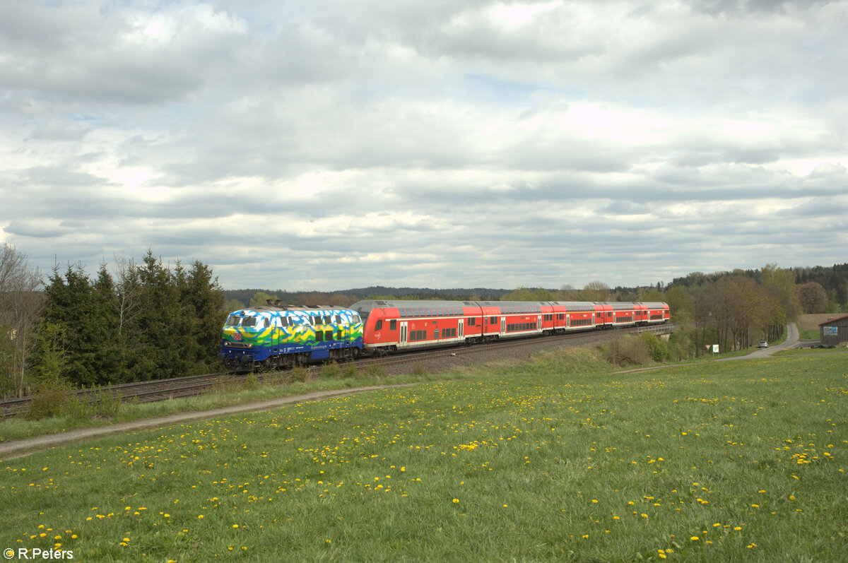 218 443  Donna  mit dem RE4858 München - Hof bei Pechbrunn. 26.04.24