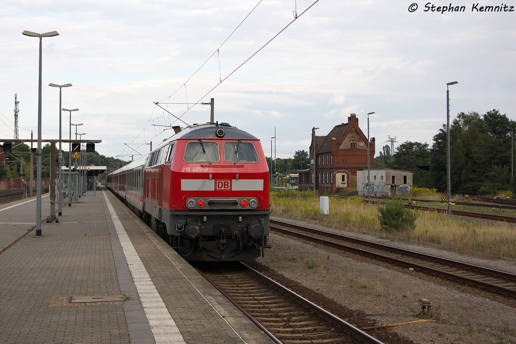 218 465-3 mit dem IC 18648  Stammstrecken-Shuttle  von Hannover Hbf nach Berlin Ostbahnhof, bei der Durchfahrt in Rathenow. Vorne zog die 218 413-3. 09.09.2013