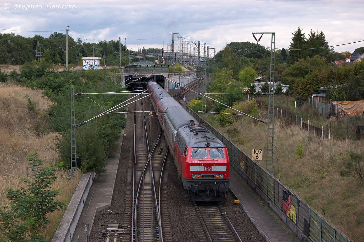 218 465-3 mit dem IC 18648  Stammstrecken-Shuttle  von Hannover Hbf nach Berlin Ostbahnhof in Stendal(Wahrburg). Vorne zog die 218 413-3. 21.09.2013