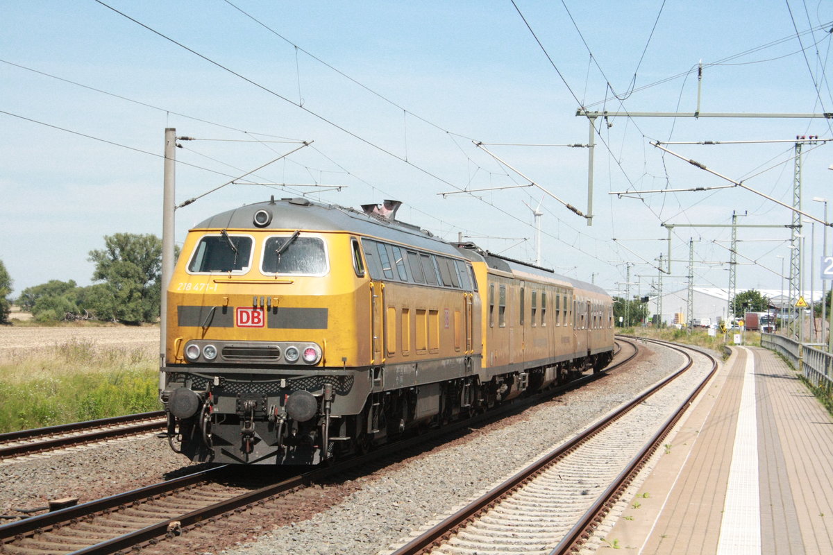 218 471 mit dem Messzug bei der Durchfahrt in Niemberg am 30.7.20